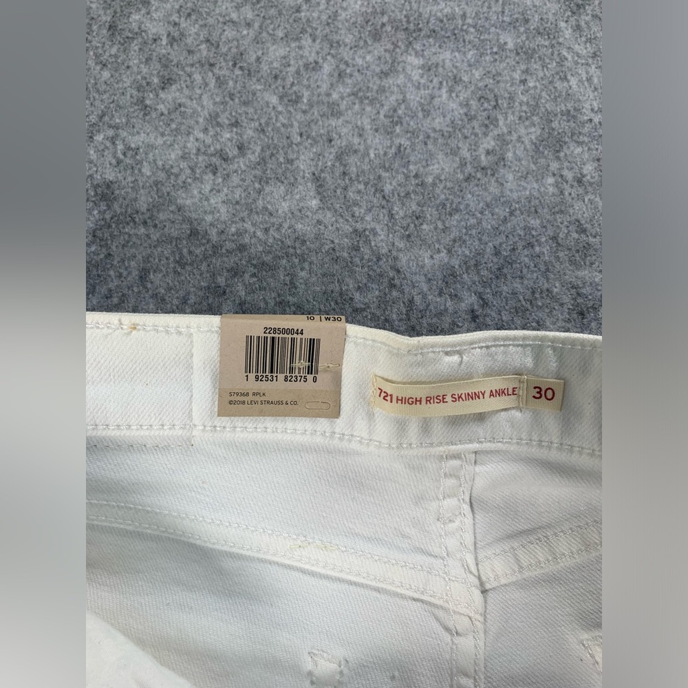 Levi's Classic Cream Jeans - Picture 13 of 16